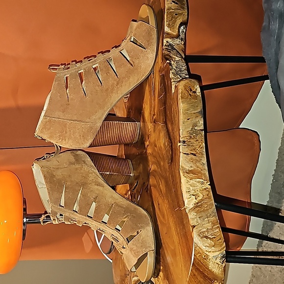 MICHAEL KORS- Women's Size 9 Elsie Mid Suede Elastic Strap Block Heel - Picture 3 of 13